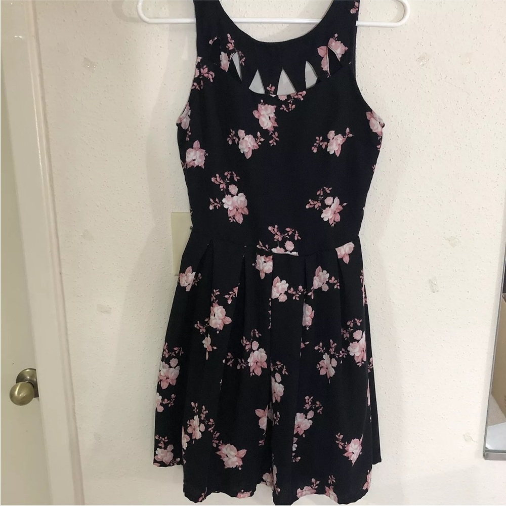 Empyre Women Baby Doll black floral skater dress Size S cutout neckline FairyCor